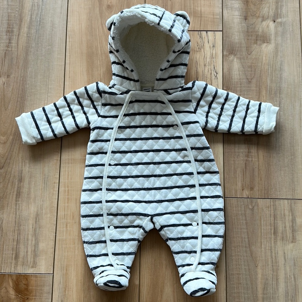 Nordstrom grey and white NB bunting